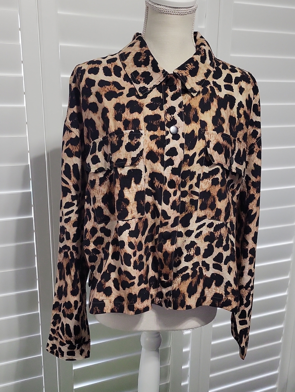 eesome Leopard Print Snap-Front Shirt Jacket - Tan & Black